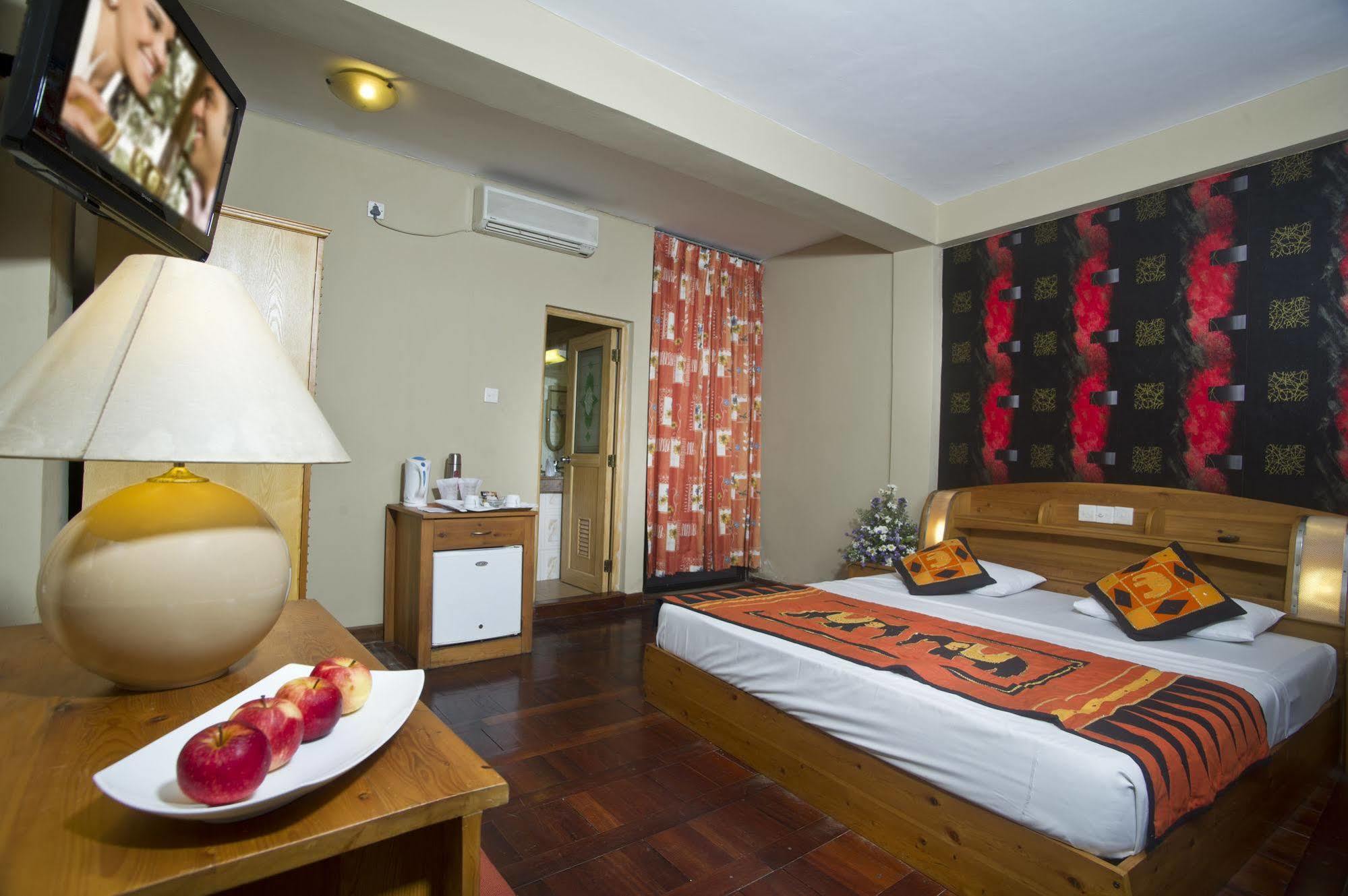 מלון Omega Regency קולומבו מראה חיצוני תמונה